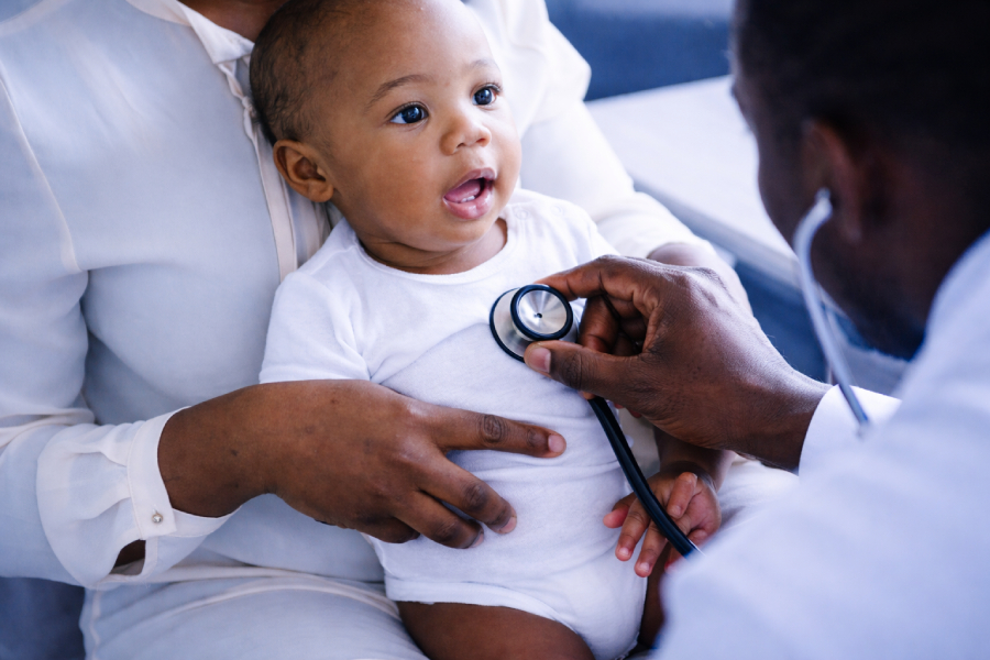 bébé chez médecin
